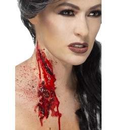 Slash Throat Make-Up